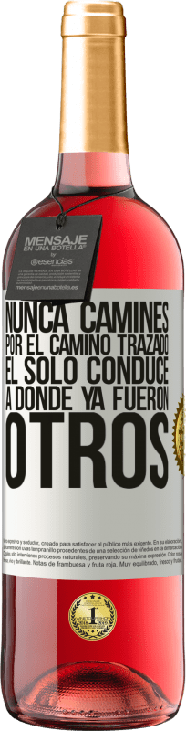 29,95 € | Vino Rosado Edición ROSÉ Nunca camines por el camino trazado, él sólo conduce a donde ya fueron otros Etiqueta Blanca. Etiqueta personalizable Vino joven Cosecha 2024 Tempranillo