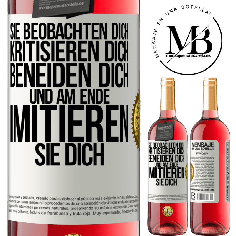 29,95 € Kostenloser Versand | Roséwein ROSÉ Ausgabe Sie beobachten dich, kritisieren dich, beneiden dich... und am Ende imitieren sie dich Weißes Etikett. Anpassbares Etikett Junger Wein Ernte 2025 Tempranillo