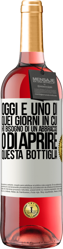 29,95 € Spedizione Gratuita | Vino rosato Edizione ROSÉ Oggi è uno di quei giorni in cui ho bisogno di un abbraccio o di aprire questa bottiglia Etichetta Bianca. Etichetta personalizzabile Vino giovane Raccogliere 2024 Tempranillo