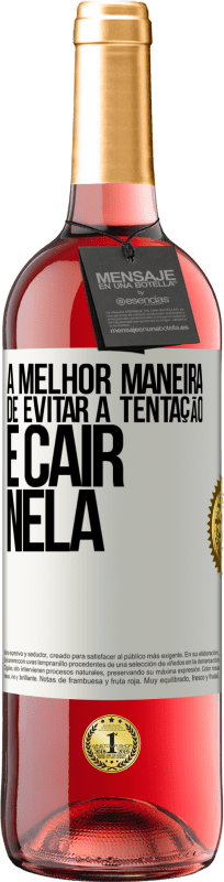 29,95 € | Vinho rosé Edição ROSÉ A melhor maneira de evitar a tentação é cair nela Etiqueta Branca. Etiqueta personalizável Vinho jovem Colheita 2023 Tempranillo