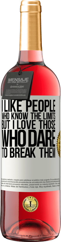 29,95 € Бесплатная доставка | Розовое вино Издание ROSÉ Мне нравятся люди, которые знают пределы, но я люблю тех, кто осмеливается их нарушать Белая этикетка. Настраиваемая этикетка Молодое вино Урожай 2025 Tempranillo