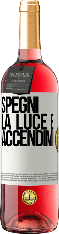 29,95 € Spedizione Gratuita | Vino rosato Edizione ROSÉ Spegni la luce e accendimi Etichetta Bianca. Etichetta personalizzabile Vino giovane Raccogliere 2024 Tempranillo