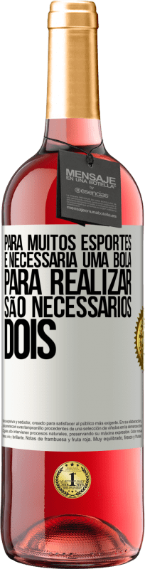 29,95 € | Vinho rosé Edição ROSÉ Para muitos esportes, é necessária uma bola. Para realizar, são necessários dois Etiqueta Branca. Etiqueta personalizável Vinho jovem Colheita 2024 Tempranillo