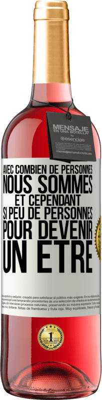 «Avec combien de personnes nous sommes et cependant si peu de personnes pour devenir un être» Édition ROSÉ