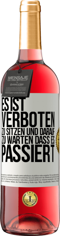 29,95 € | Roséwein ROSÉ Ausgabe Es ist verboten zu sitzen und darauf zu warten, dass es passiert Weißes Etikett. Anpassbares Etikett Junger Wein Ernte 2024 Tempranillo