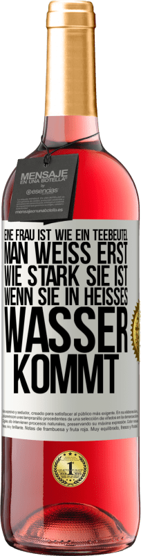 29,95 € | Roséwein ROSÉ Ausgabe Eine Frau ist wie ein Teebeutel. Man weiß erst, wie stark sie ist, wenn sie in heißes Wasser kommt Weißes Etikett. Anpassbares Etikett Junger Wein Ernte 2024 Tempranillo