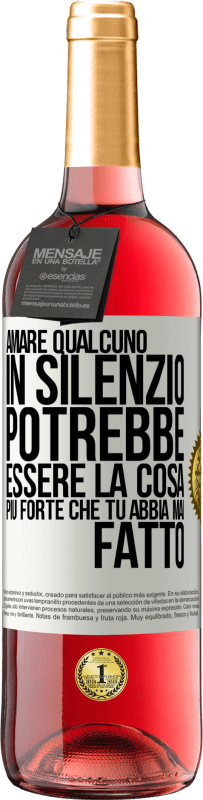 29,95 € Spedizione Gratuita | Vino rosato Edizione ROSÉ Amare qualcuno in silenzio potrebbe essere la cosa più forte che tu abbia mai fatto Etichetta Bianca. Etichetta personalizzabile Vino giovane Raccogliere 2024 Tempranillo