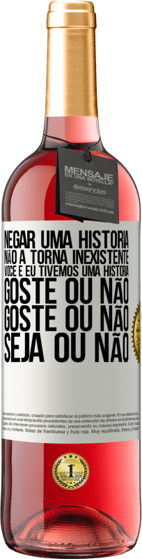 29,95 € | Vinho rosé Edição ROSÉ Negar uma história não a torna inexistente. Você e eu tivemos uma história. Goste ou não. Goste ou não. Seja ou não Etiqueta Branca. Etiqueta personalizável Vinho jovem Colheita 2024 Tempranillo