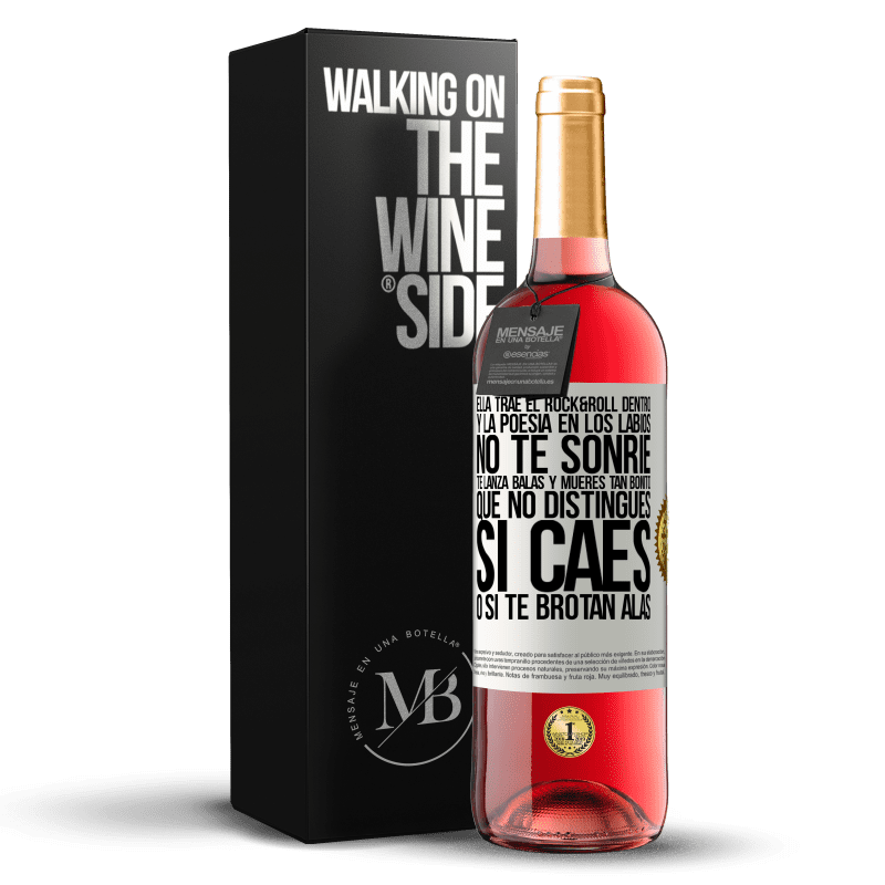 29,95 € Envío gratis | Vino Rosado Edición ROSÉ Ella trae el Rock&Roll dentro y la poesía en los labios. No te sonríe, te lanza balas, y mueres tan bonito, que no Etiqueta Blanca. Etiqueta personalizable Vino joven Cosecha 2022 Tempranillo