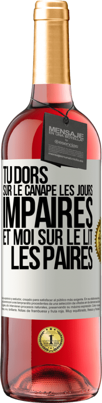 29,95 € Envoi gratuit | Vin rosé Édition ROSÉ Tu dors sur le canapé les jours impaires et moi sur le lit les paires Étiquette Blanche. Étiquette personnalisable Vin jeune Récolte 2025 Tempranillo