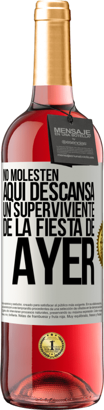 29,95 € | Vino Rosado Edición ROSÉ No molesten. Aquí descansa un superviviente de la fiesta de ayer Etiqueta Blanca. Etiqueta personalizable Vino joven Cosecha 2024 Tempranillo