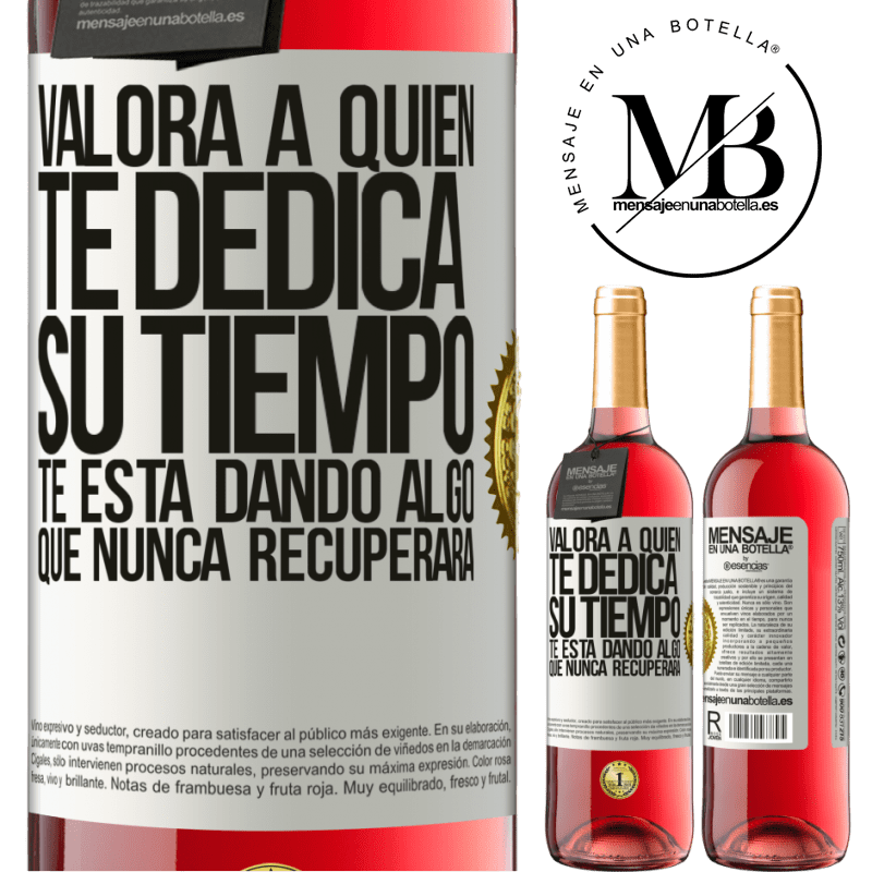 29,95 € Envío gratis | Vino Rosado Edición ROSÉ Valora a quien te dedica su tiempo. Te está dando algo que nunca recuperará Etiqueta Blanca. Etiqueta personalizable Vino joven Cosecha 2023 Tempranillo