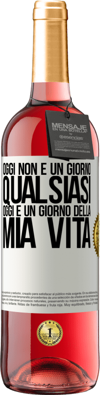 29,95 € Spedizione Gratuita | Vino rosato Edizione ROSÉ Oggi non è un giorno qualsiasi, oggi è un giorno della mia vita Etichetta Bianca. Etichetta personalizzabile Vino giovane Raccogliere 2025 Tempranillo