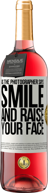 «As the photographer says, smile and raise your face» ROSÉ Edition