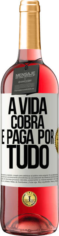 Envio grátis | Vinho rosé Edição ROSÉ A vida cobra e paga por tudo Etiqueta Branca. Etiqueta personalizável Vinho jovem Colheita 2023 Tempranillo