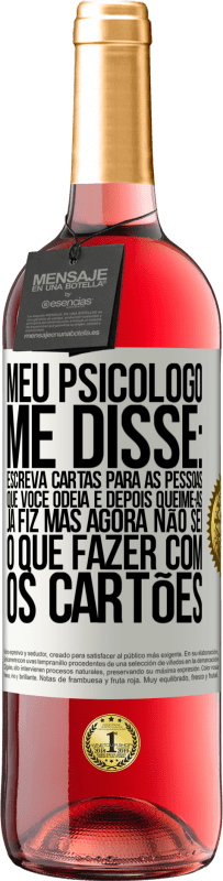 29,95 € Envio grátis | Vinho rosé Edição ROSÉ Meu psicólogo me disse: escreva cartas para as pessoas que você odeia e depois queime-as. Já fiz, mas agora não sei o que Etiqueta Branca. Etiqueta personalizável Vinho jovem Colheita 2025 Tempranillo