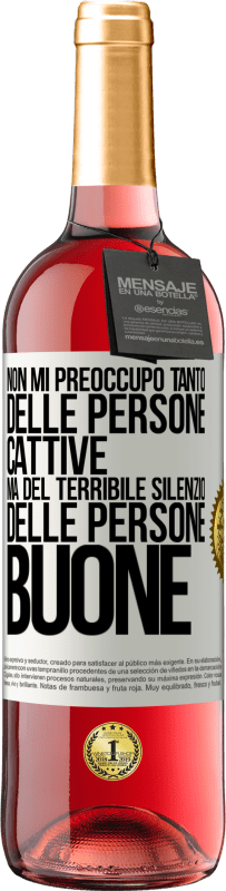 29,95 € Spedizione Gratuita | Vino rosato Edizione ROSÉ Non mi preoccupo tanto delle persone cattive, ma del terribile silenzio delle persone buone Etichetta Bianca. Etichetta personalizzabile Vino giovane Raccogliere 2023 Tempranillo