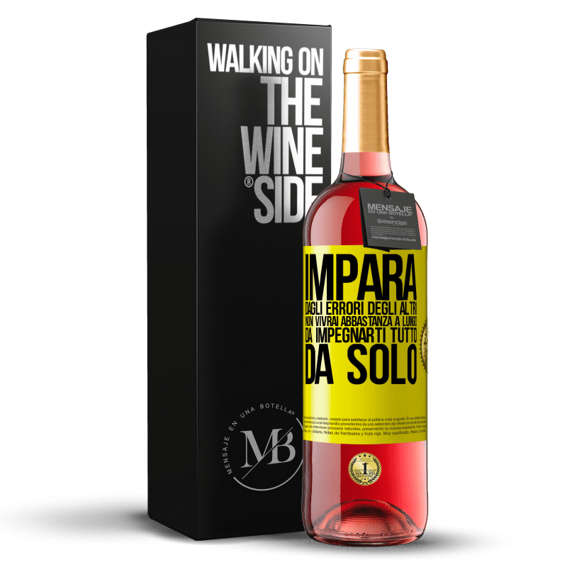 29,95 € Spedizione Gratuita | Vino rosato Edizione ROSÉ Impara dagli errori degli altri, non vivrai abbastanza a lungo da impegnarti tutto da solo Etichetta Gialla. Etichetta personalizzabile Vino giovane Raccogliere 2024 Tempranillo