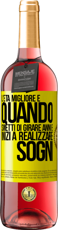 29,95 € | Vino rosato Edizione ROSÉ L'età migliore è quando smetti di girare anni e inizi a realizzare sogni Etichetta Gialla. Etichetta personalizzabile Vino giovane Raccogliere 2024 Tempranillo