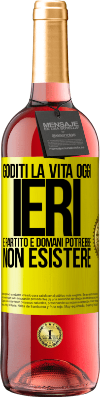29,95 € Spedizione Gratuita | Vino rosato Edizione ROSÉ Goditi la vita oggi ieri è partito e domani potrebbe non esistere Etichetta Gialla. Etichetta personalizzabile Vino giovane Raccogliere 2025 Tempranillo