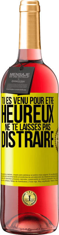 29,95 € Envoi gratuit | Vin rosé Édition ROSÉ Tu es venu pour être heureux. Ne te laisses pas distraire Étiquette Jaune. Étiquette personnalisable Vin jeune Récolte 2025 Tempranillo