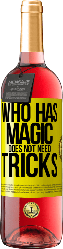 29,95 € | 桃红葡萄酒 ROSÉ版 谁拥有魔术不需要花招 黄色标签. 可自定义的标签 青年酒 收成 2025 Tempranillo