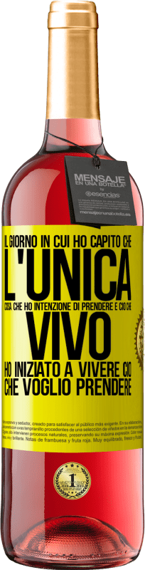 Spedizione Gratuita | Vino rosato Edizione ROSÉ Il giorno in cui ho capito che l'unica cosa che ho intenzione di prendere è ciò che vivo, ho iniziato a vivere ciò che Etichetta Gialla. Etichetta personalizzabile Vino giovane Raccogliere 2023 Tempranillo