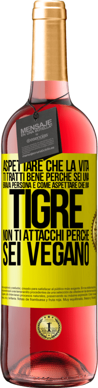 29,95 € | Vino rosato Edizione ROSÉ Aspettare che la vita ti tratti bene perché sei una brava persona è come aspettare che una tigre non ti attacchi perché sei Etichetta Gialla. Etichetta personalizzabile Vino giovane Raccogliere 2024 Tempranillo