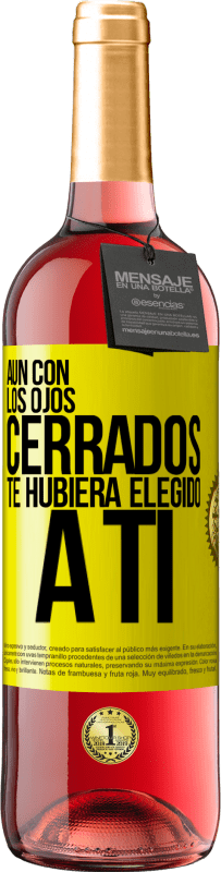29,95 € Envío gratis | Vino Rosado Edición ROSÉ Aún con los ojos cerrados te hubiera elegido a ti Etiqueta Amarilla. Etiqueta personalizable Vino joven Cosecha 2025 Tempranillo