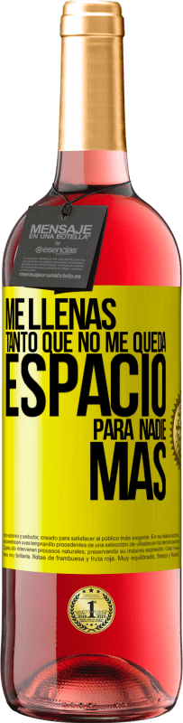 29,95 € Envío gratis | Vino Rosado Edición ROSÉ Me llenas tanto que no me queda espacio para nadie más Etiqueta Amarilla. Etiqueta personalizable Vino joven Cosecha 2025 Tempranillo