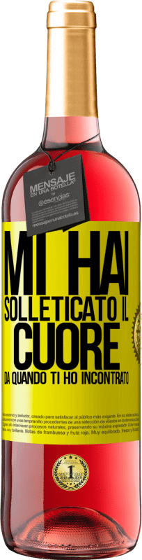29,95 € Spedizione Gratuita | Vino rosato Edizione ROSÉ Mi hai solleticato il cuore da quando ti ho incontrato Etichetta Gialla. Etichetta personalizzabile Vino giovane Raccogliere 2025 Tempranillo