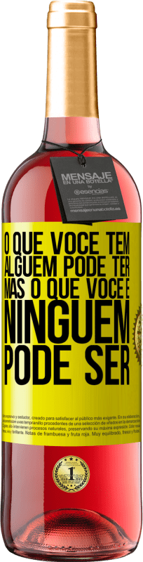 29,95 € | Vinho rosé Edição ROSÉ O que você tem alguém pode ter, mas o que você é ninguém pode ser Etiqueta Amarela. Etiqueta personalizável Vinho jovem Colheita 2025 Tempranillo