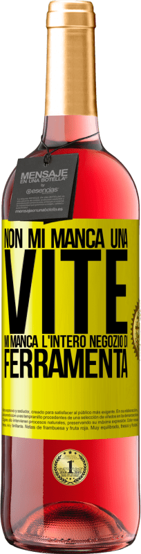 29,95 € Spedizione Gratuita | Vino rosato Edizione ROSÉ Non mi manca una vite, mi manca l'intero negozio di ferramenta Etichetta Gialla. Etichetta personalizzabile Vino giovane Raccogliere 2024 Tempranillo