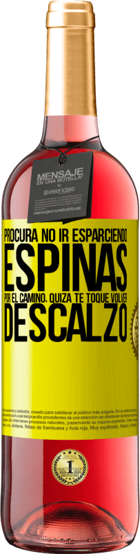 29,95 € Envío gratis | Vino Rosado Edición ROSÉ Procura no ir esparciendo espinas por el camino, quizá te toque volver descalzo Etiqueta Amarilla. Etiqueta personalizable Vino joven Cosecha 2025 Tempranillo