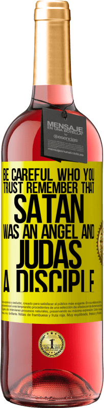 29,95 € | Rosé Wine ROSÉ Edition Be careful who you trust. Remember that Satan was an angel and Judas a disciple Yellow Label. Customizable label Young wine Harvest 2023 Tempranillo