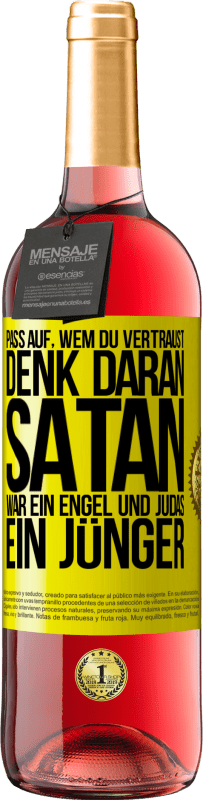 29,95 € Kostenloser Versand | Roséwein ROSÉ Ausgabe Pass auf, wem du vertraust. Denk daran, Satan war ein Engel und Judas ein Jünger Gelbes Etikett. Anpassbares Etikett Junger Wein Ernte 2025 Tempranillo