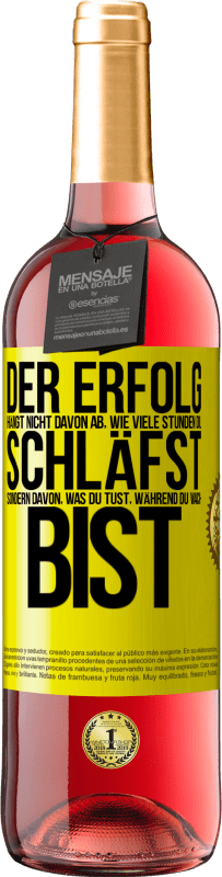 29,95 € | Roséwein ROSÉ Ausgabe Der Erfolg hängt nicht davon ab, wie viele Stunden du schläfst, sondern davon, was du tust, während du wach bist Gelbes Etikett. Anpassbares Etikett Junger Wein Ernte 2024 Tempranillo