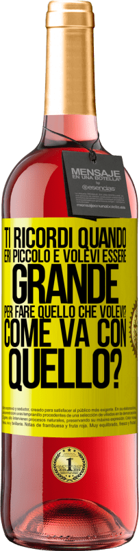 29,95 € Spedizione Gratuita | Vino rosato Edizione ROSÉ ti ricordi quando eri piccolo e volevi essere grande per fare quello che volevi? Come va con quello? Etichetta Gialla. Etichetta personalizzabile Vino giovane Raccogliere 2025 Tempranillo