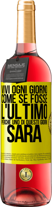 29,95 € Spedizione Gratuita | Vino rosato Edizione ROSÉ Vivi ogni giorno come se fosse l'ultimo, perché uno di questi giorni sarà Etichetta Gialla. Etichetta personalizzabile Vino giovane Raccogliere 2025 Tempranillo