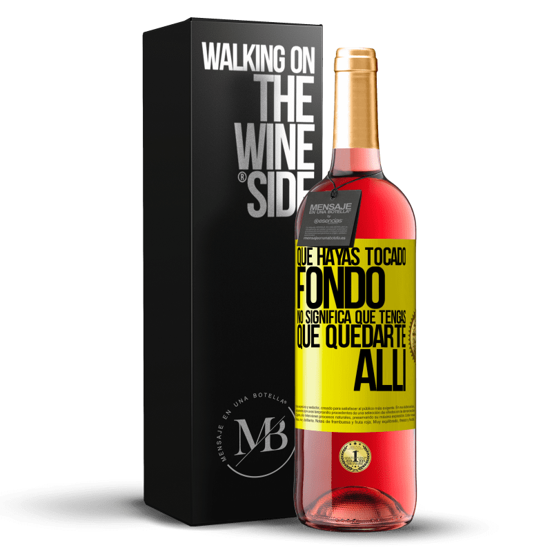 29,95 € Envío gratis | Vino Rosado Edición ROSÉ Que hayas tocado fondo no significa que tengas que quedarte allí Etiqueta Amarilla. Etiqueta personalizable Vino joven Cosecha 2024 Tempranillo