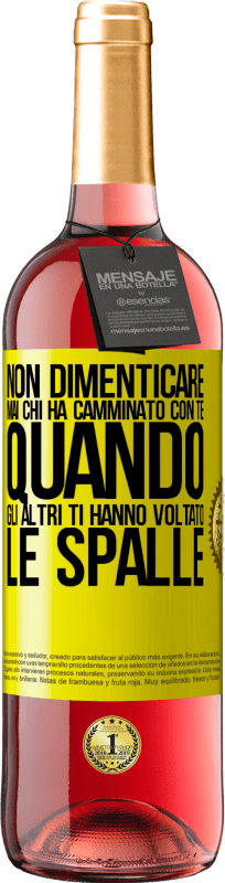 «Non dimenticare mai chi ha camminato con te quando gli altri ti hanno voltato le spalle» Edizione ROSÉ