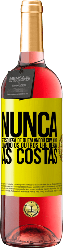 «Nunca se esqueça de quem andou com você quando os outros lhe deram as costas» Edição ROSÉ