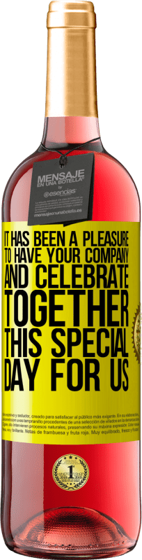29,95 € | 桃红葡萄酒 ROSÉ版 很高兴有您的公司与我们一起庆祝这一特殊的日子 黄色标签. 可自定义的标签 青年酒 收成 2023 Tempranillo