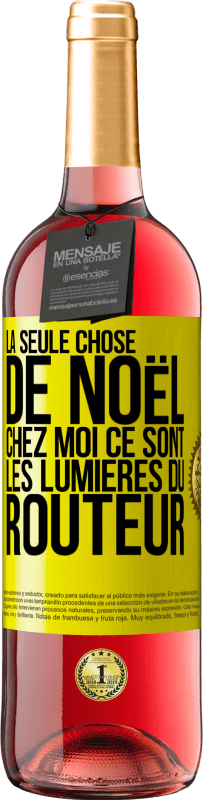 29,95 € | Vin rosé Édition ROSÉ La seule chose de Noël chez moi ce sont les lumières du routeur Étiquette Jaune. Étiquette personnalisable Vin jeune Récolte 2024 Tempranillo