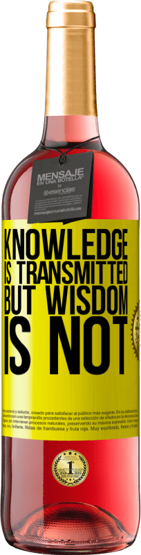 29,95 € Бесплатная доставка | Розовое вино Издание ROSÉ Знание передается, а мудрость - нет Желтая этикетка. Настраиваемая этикетка Молодое вино Урожай 2023 Tempranillo
