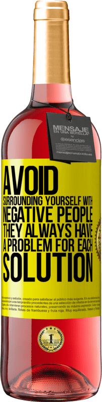 29,95 € Free Shipping | Rosé Wine ROSÉ Edition Avoid surrounding yourself with negative people. They always have a problem for each solution Yellow Label. Customizable label Young wine Harvest 2025 Tempranillo