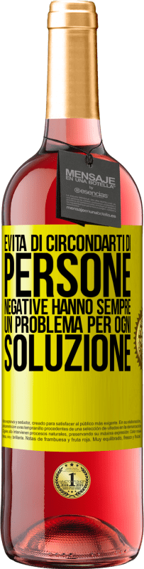 29,95 € | Vino rosato Edizione ROSÉ Evita di circondarti di persone negative. Hanno sempre un problema per ogni soluzione Etichetta Gialla. Etichetta personalizzabile Vino giovane Raccogliere 2024 Tempranillo