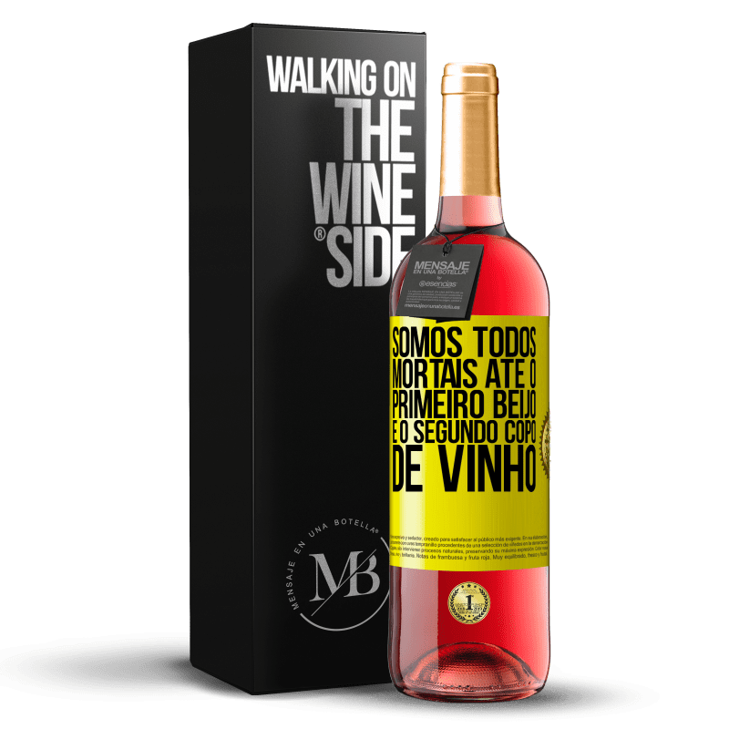 29,95 € Envio grátis | Vinho rosé Edição ROSÉ Somos todos mortais até o primeiro beijo e o segundo copo de vinho Etiqueta Amarela. Etiqueta personalizável Vinho jovem Colheita 2024 Tempranillo