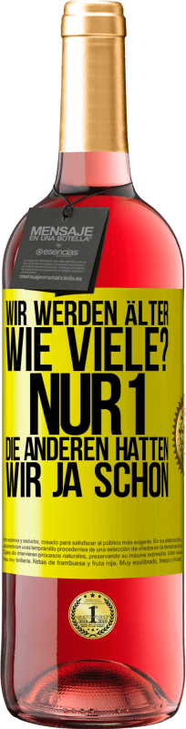 29,95 € Kostenloser Versand | Roséwein ROSÉ Ausgabe Wir werden älter. Wie viele? Nur 1, die anderen hatten wir ja schon Gelbes Etikett. Anpassbares Etikett Junger Wein Ernte 2023 Tempranillo