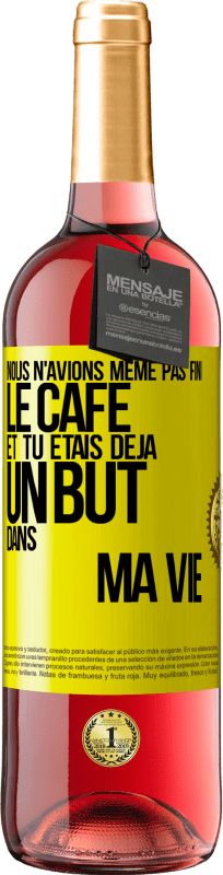 29,95 € | Vin rosé Édition ROSÉ Nous n'avions même pas fini le café et tu étais déjà un but dans ma vie Étiquette Jaune. Étiquette personnalisable Vin jeune Récolte 2025 Tempranillo